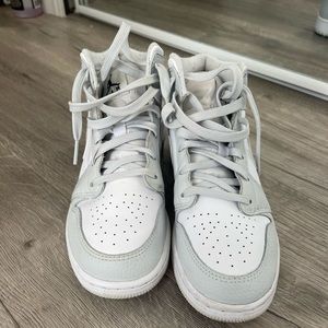 Air Jordan 1 Mid 'Swoosh Logo - Grey Camo'